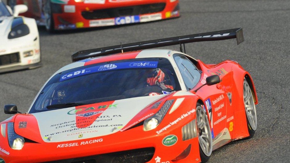 Michał Broniszewski jadący Ferrari wygrał klasę