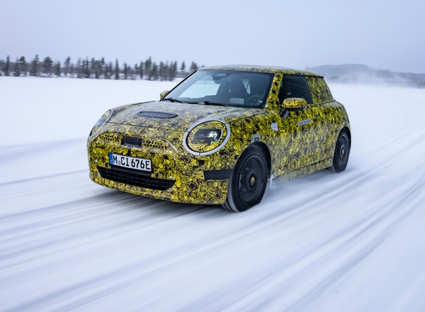 Nowe Mini testowane na śniegu i lodzie. Premiera w 2023 r.