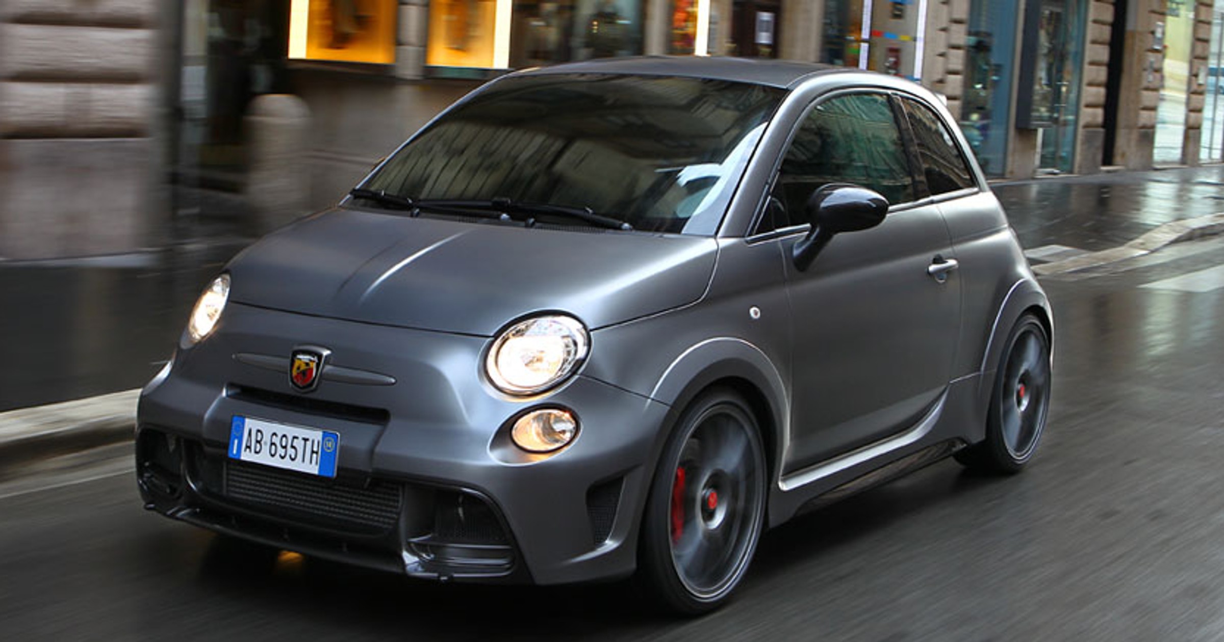 Abarth 695 biposto: „najmniejszy wśród supersamochodów”