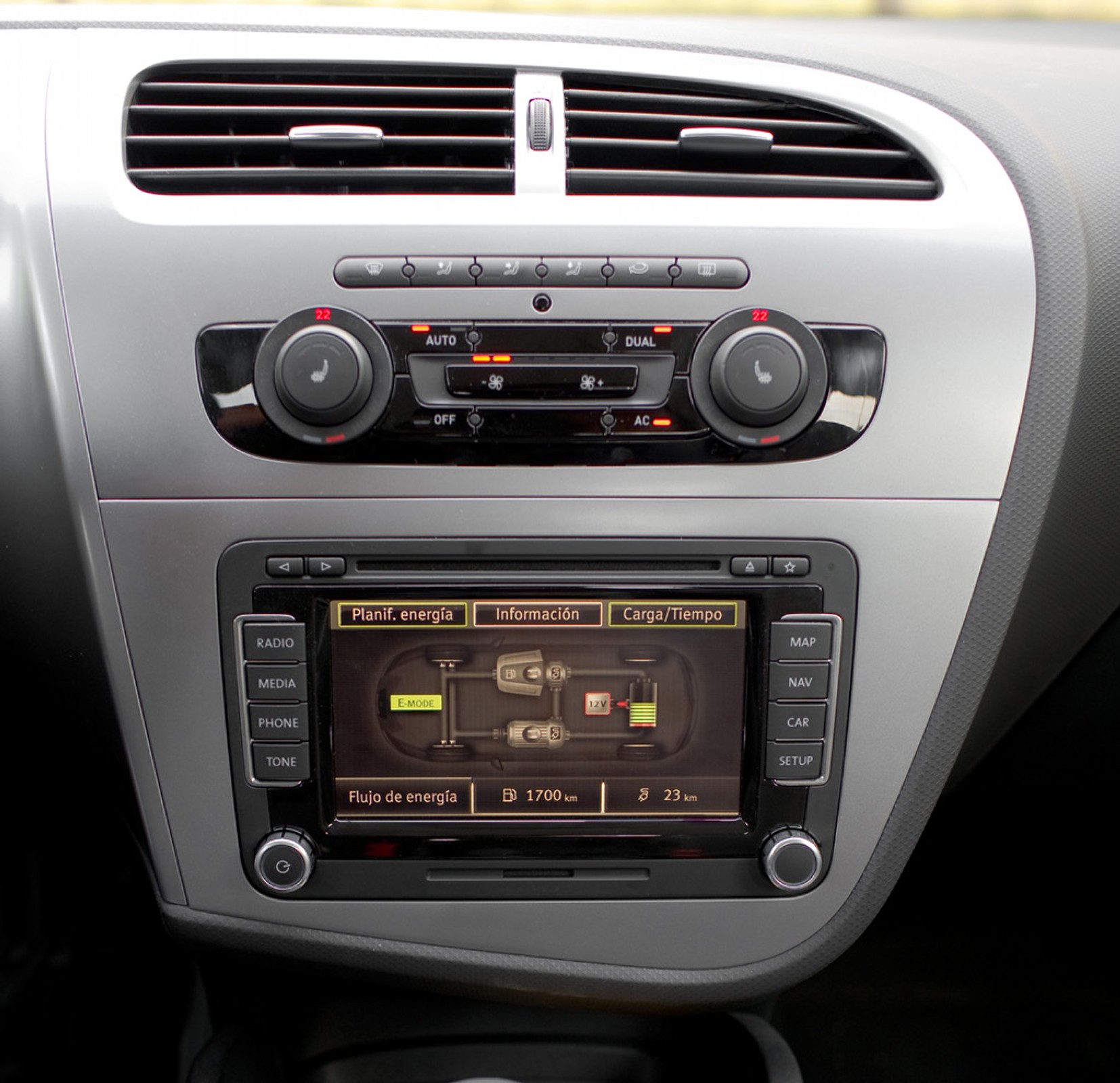 Pierwszy Seat na prąd i hybryda