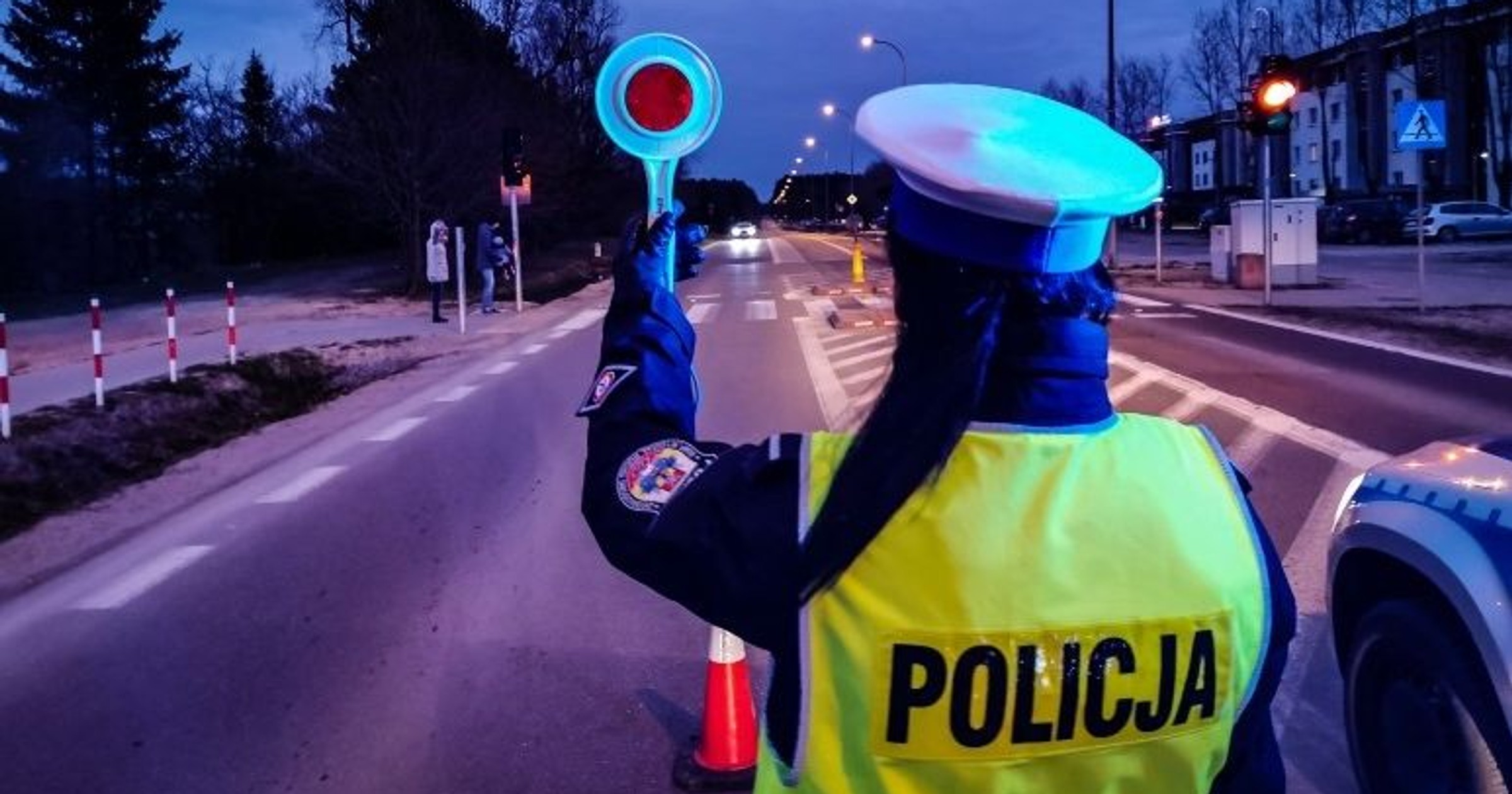 Kierowca Forda ukarany za niebezpieczny manewr na przejeździe kolejowym