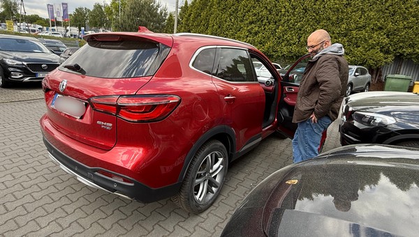 Używane MG EHS – spore auto w świetnej cenie; inne chińskie SUV-y też szybko tanieją w miarę przebiegu i upływu czasu