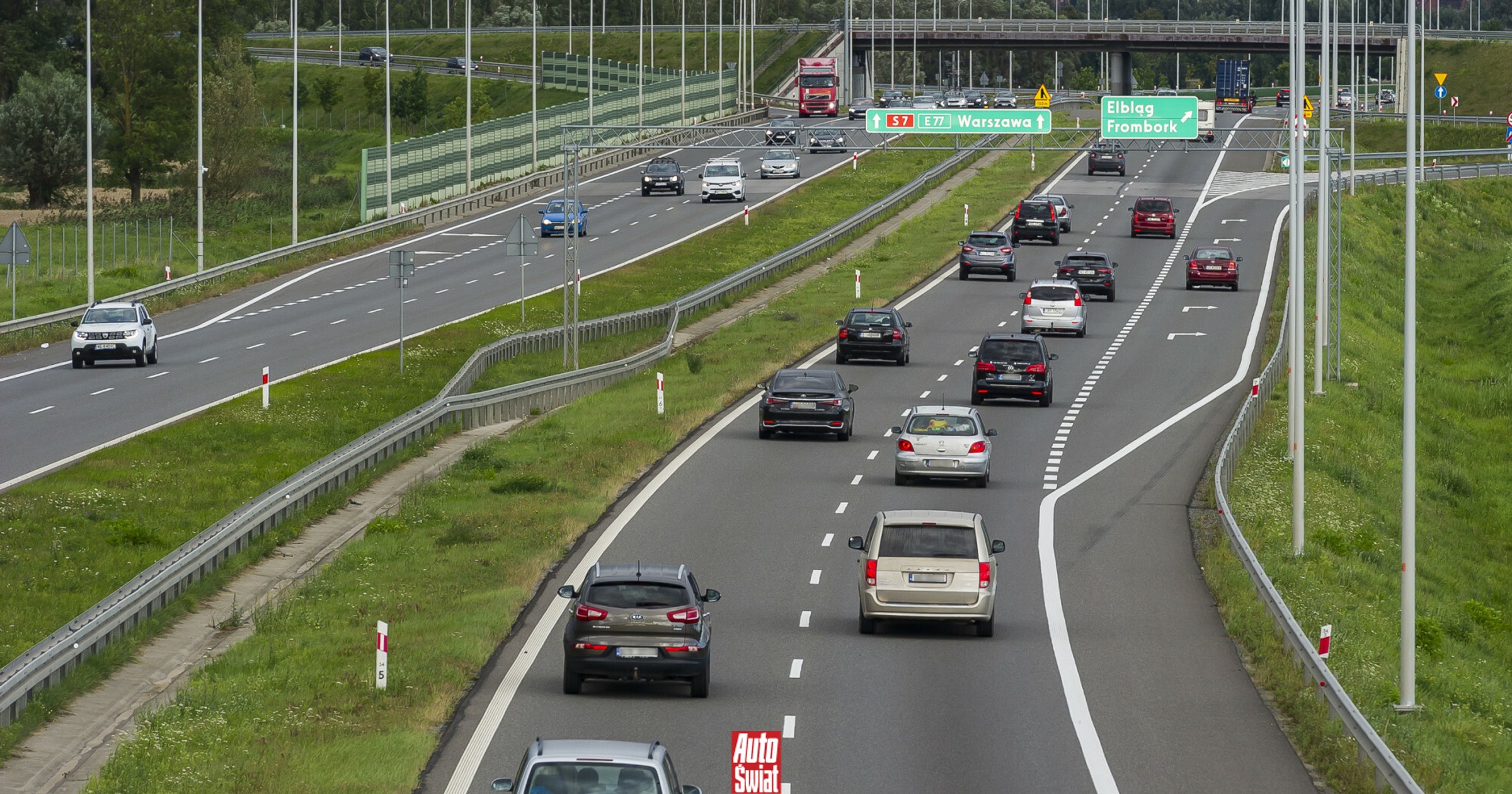 Stosujesz zasadę jazdy na słupki? Jeśli nie, czekają cię punkty karne i wysoki mandat