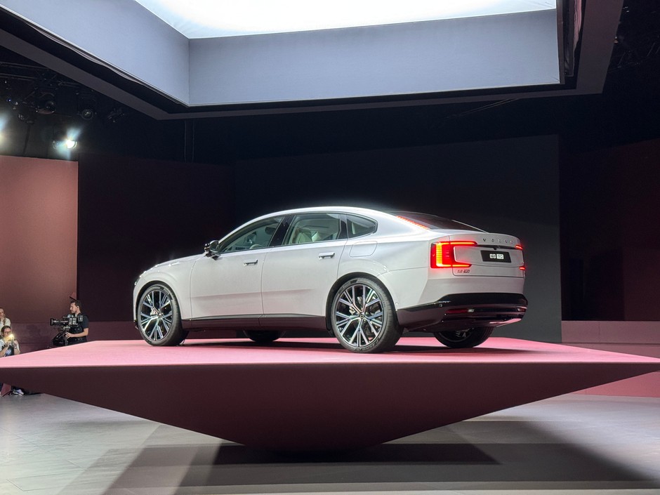 Volvo ES90 2025