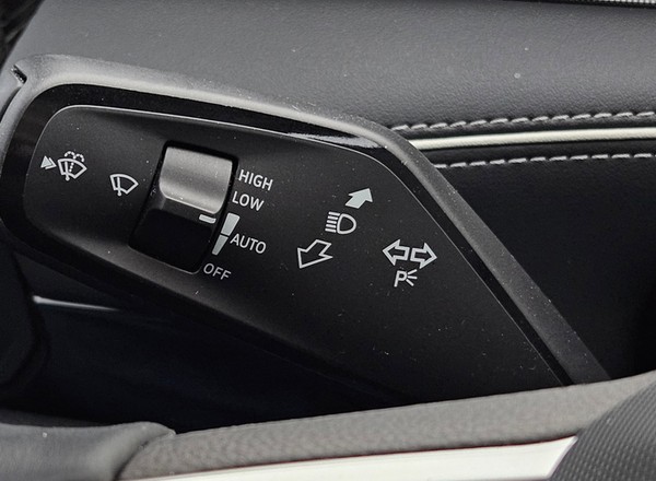 Zimą wyłącz tę funkcję w swoim samochodzie. Może narobić więcej szkód niż pożytku