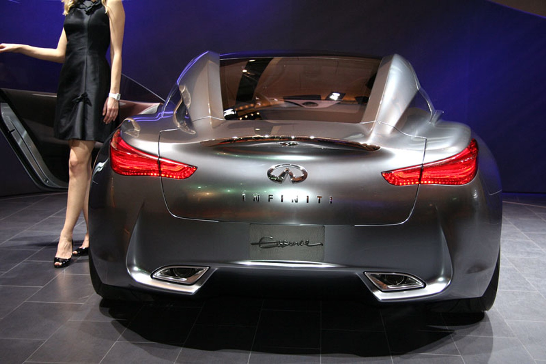 Genewa 2009: Infiniti Essence Concept (fotogaleria)