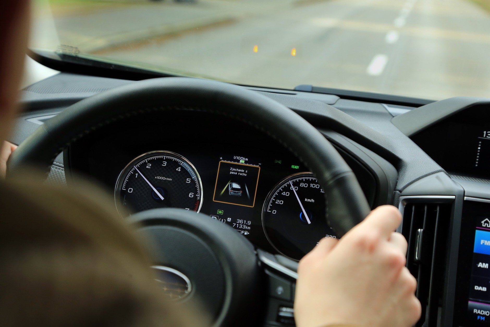 Ostrzeganie – to podstawowa forma działania asystenta pasa ruchu