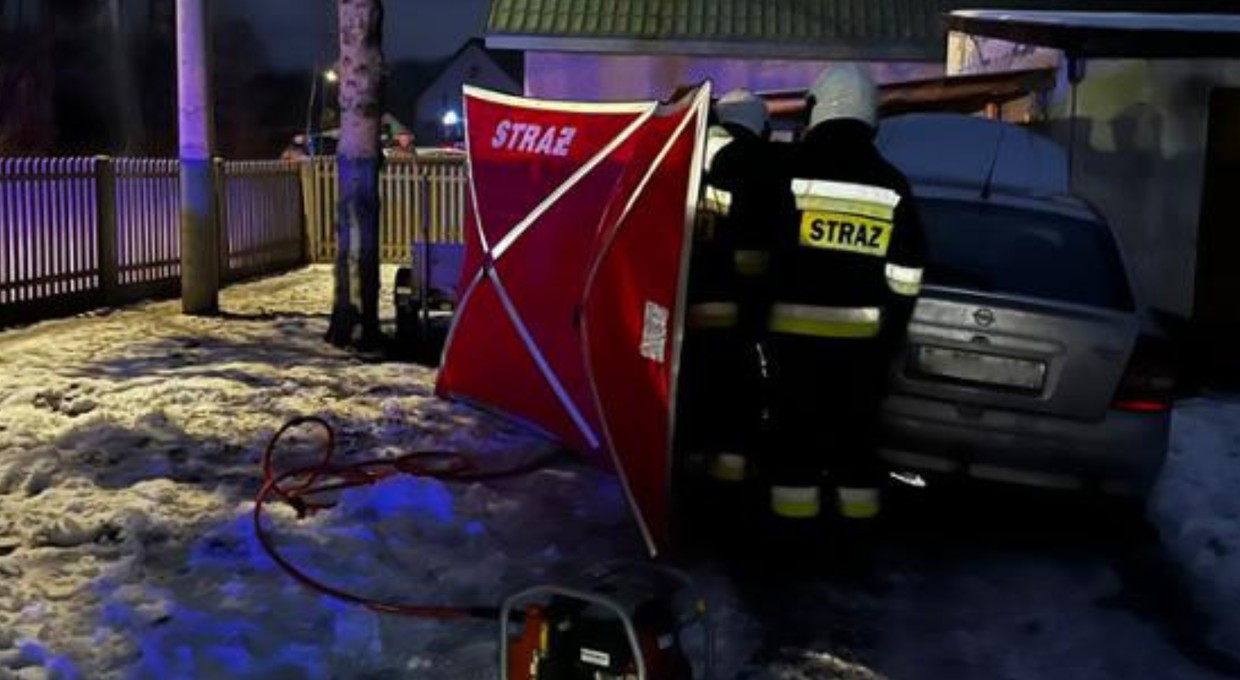 Tragiczny finał naprawy samochodu. 67-latek chciał zerknąć pod auto