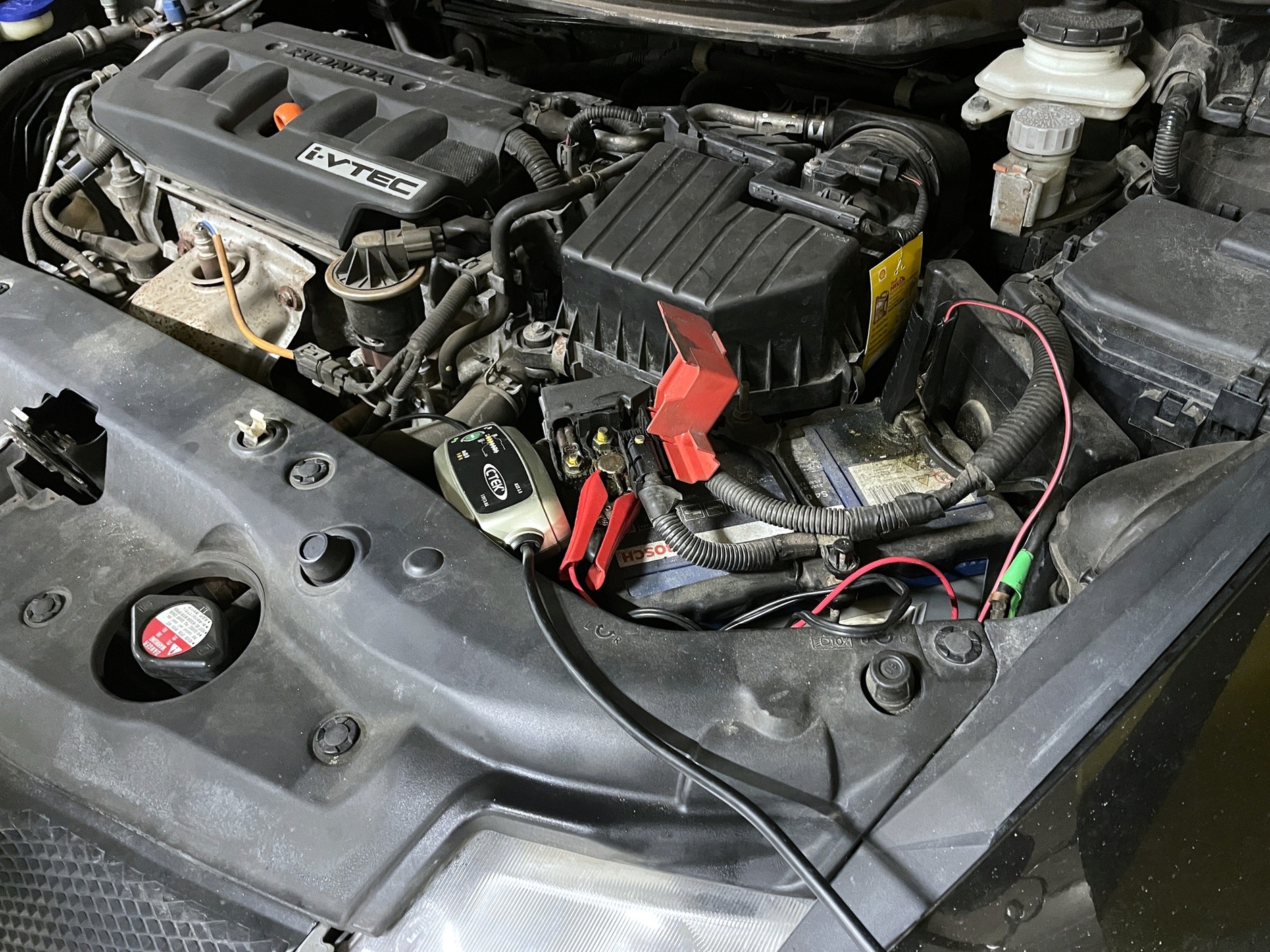 Ładowanie akumulatora prostownikiem