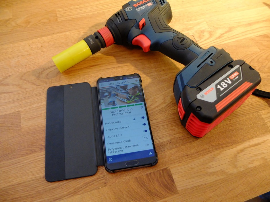 Możliwość programowania trybu pracy klucza udarowego Bosch Professional GDX 18V-200 C za pomocą aplikacji