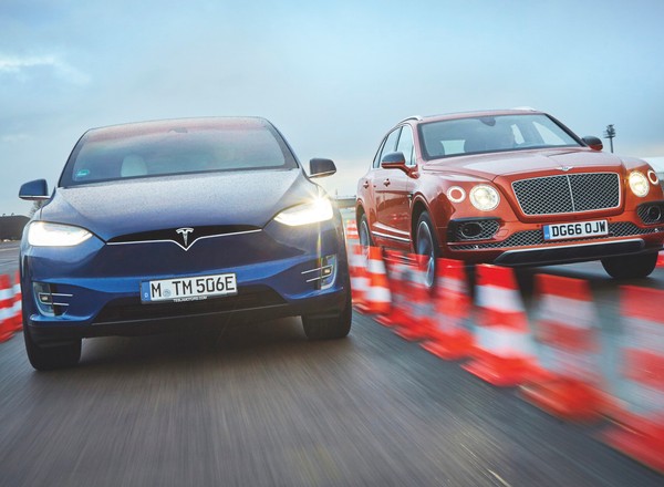 Wolty kontra oktany - Tesla Model X i Bentley Bentayga W12