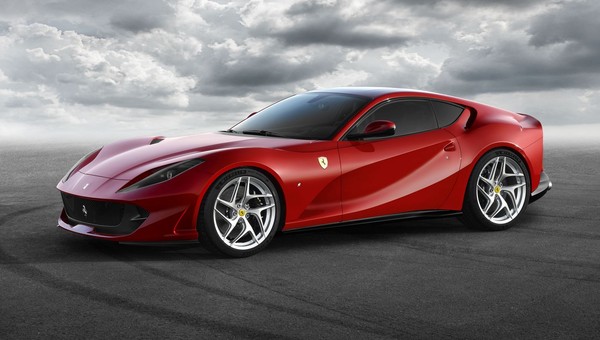 Piłkarz stracił Ferrari, rozbił je pracownik myjni