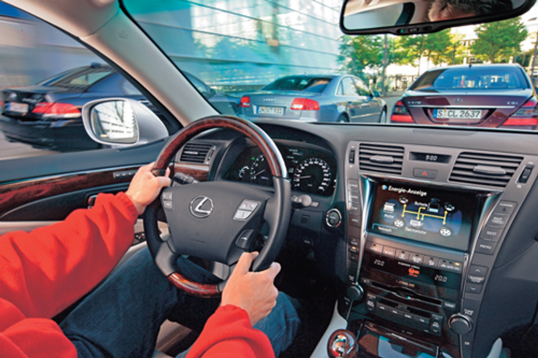 Audi A8, Mercedes klasy S, BMW 7 kontra Lexus LS 600h - Z widokiem na sukces