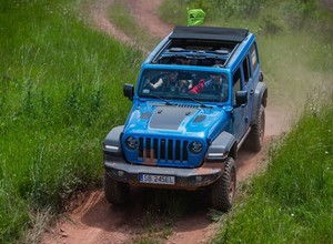 Nawet w hybrydzie Wrangler to prawdziwa terenówka