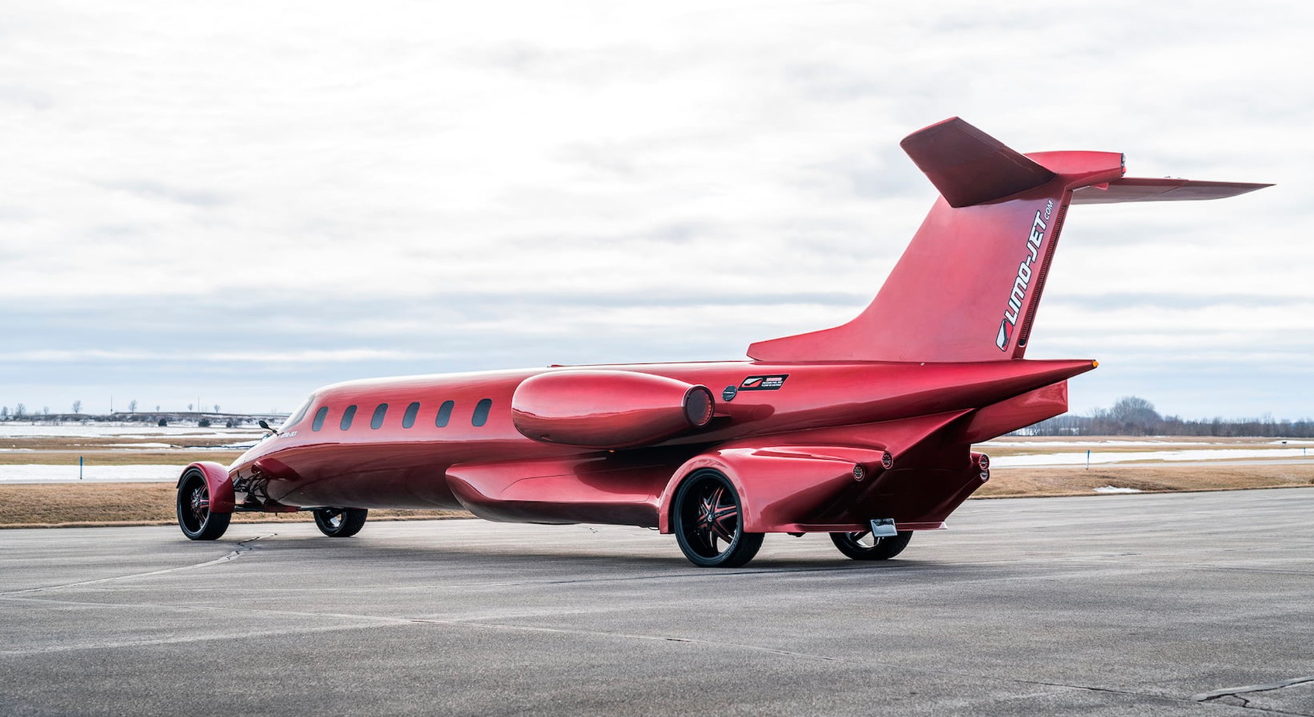 Limo-Jet, czyli limuzyna do wynajęcia w kształcie odrzutowca