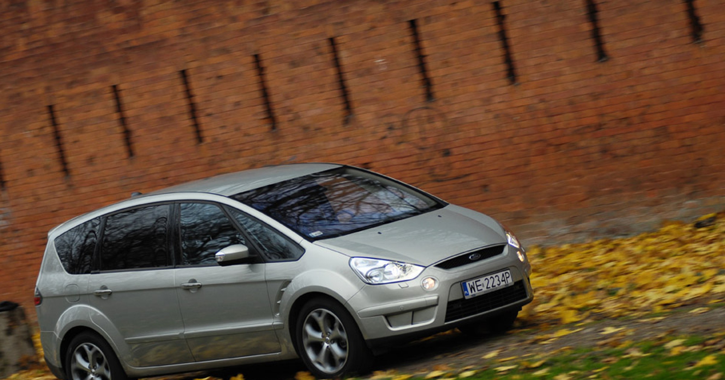 Ford S-Max: funkcjonalny, oszczędny i dobrze jeździ