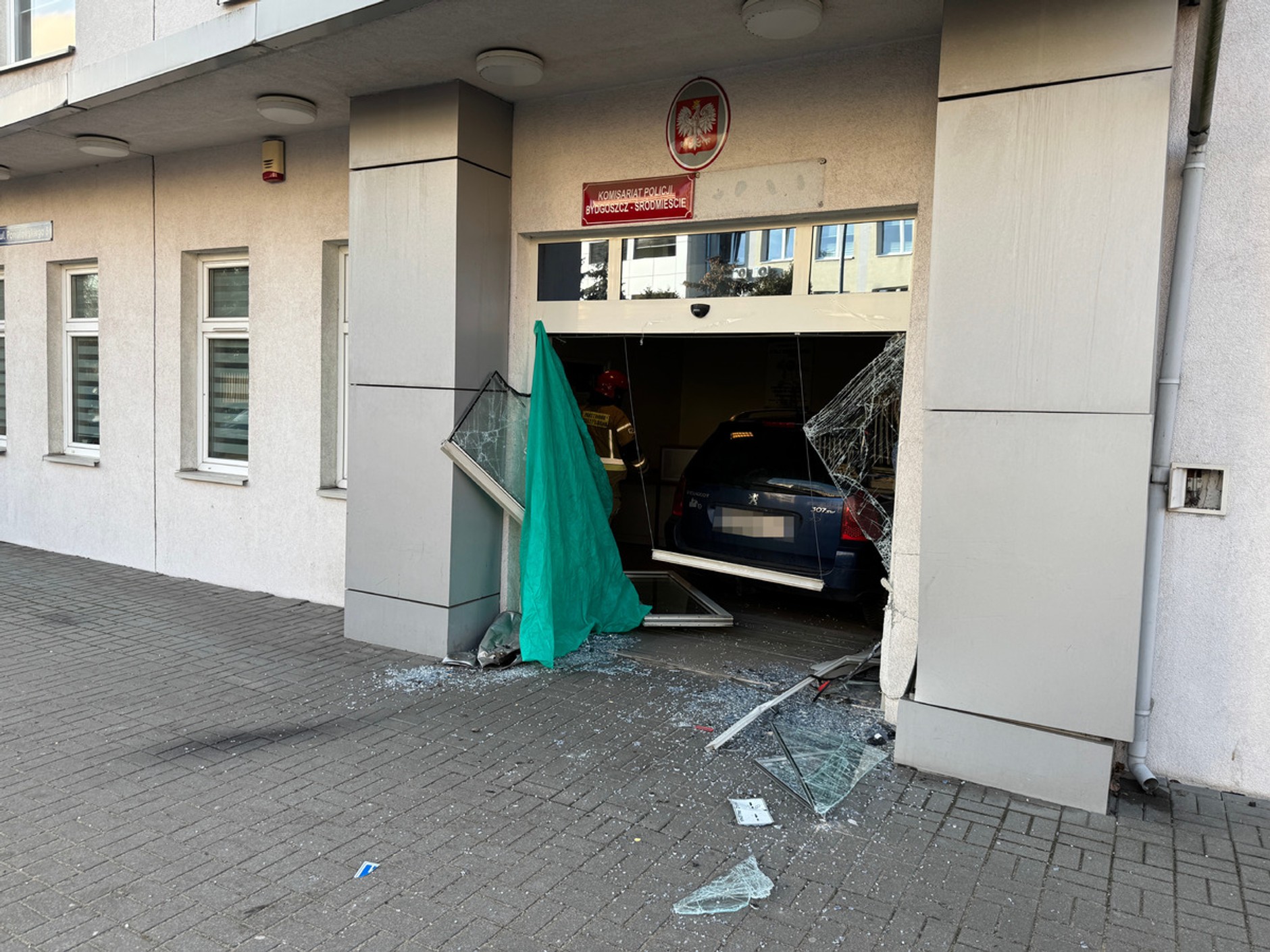 Wjechał do komisariatu policji w Bydgoszczy