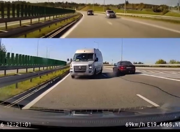Kierowca busa z dziećmi wjechał pod prąd na S7. Odpowie za to przed sądem