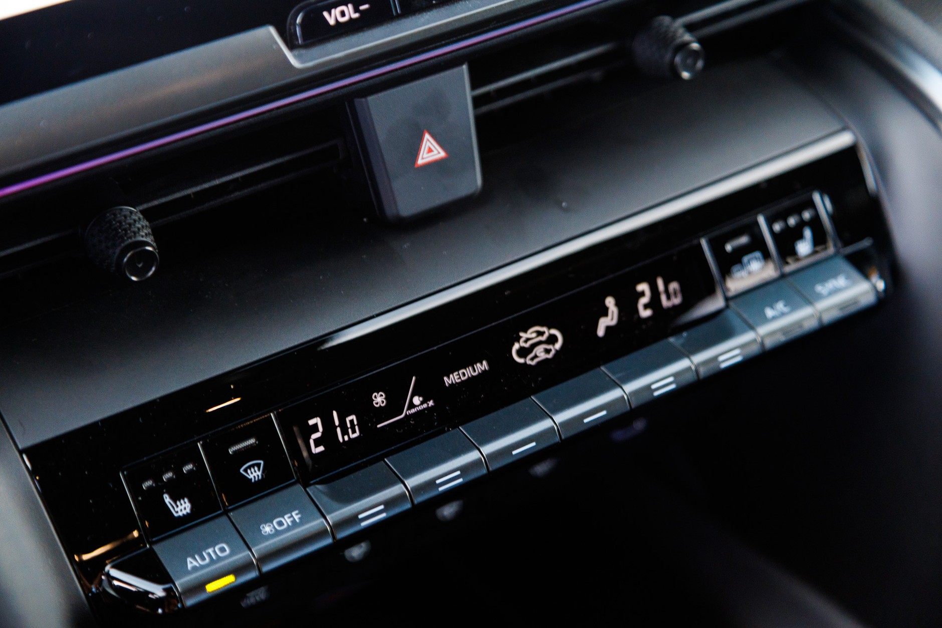 2024 Toyota C-HR PHEV