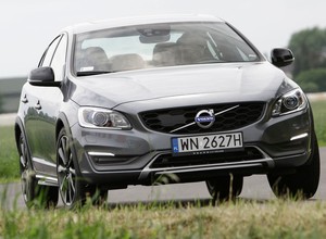 Volvo S60 D4 AWD Cross Country - sedan na szczudłach
