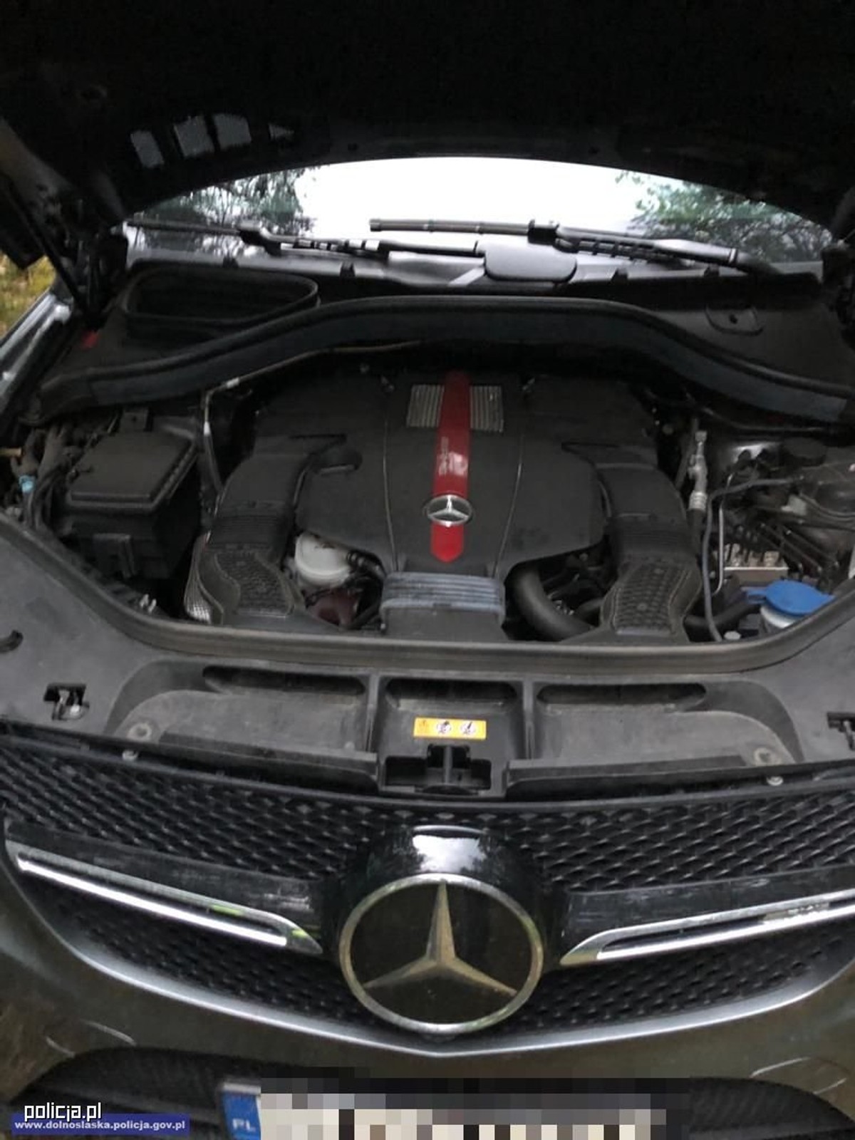 Policja odzyskała kilka aut, w tym Mercedesa o wartości 300 tys. złotych