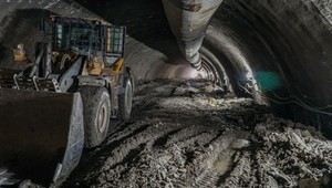Drogowcy przebili się przez górotwór na S1. Widzą już światełko w tunelach