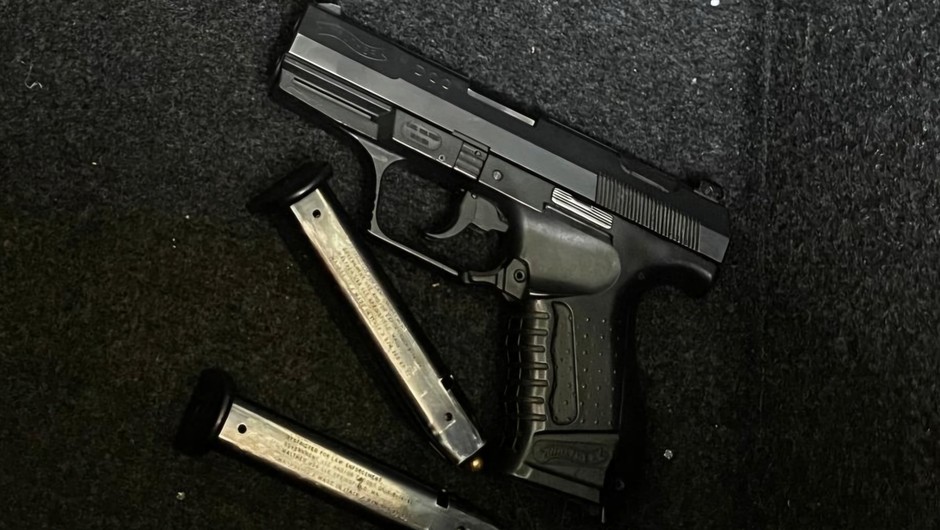 Policjantka zatrzymała Peugeota. Za kierownicą siedział ochroniarz z bronią