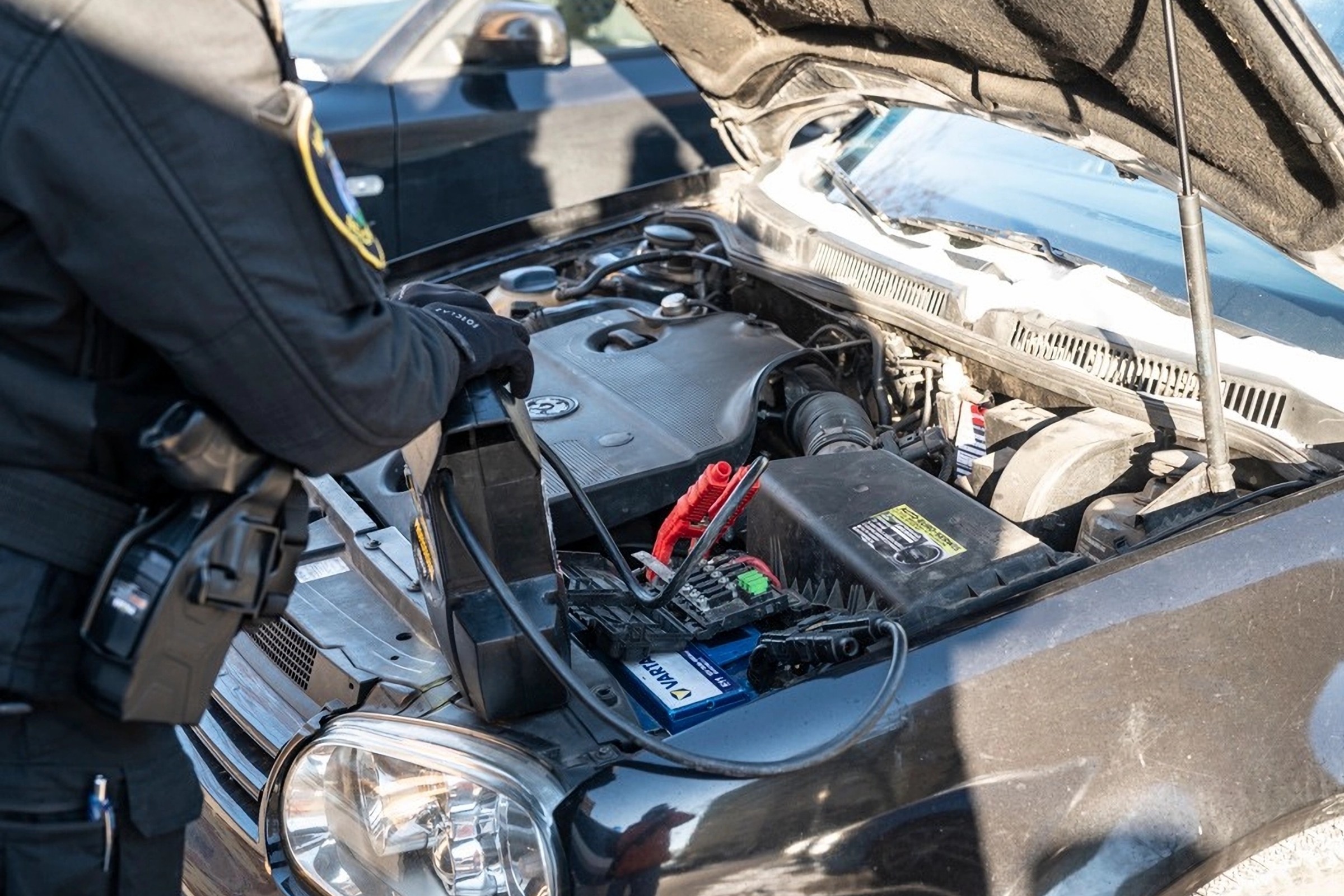 Nie musisz płacić taksówkarzowi za odpalenie auta na mrozie. Zadzwoń gdzie indziej