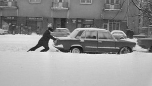 Tak kierowcy radzili sobie z zimą w PRL-u. Niektóre "patenty" dziś byłyby nie do pomyślenia