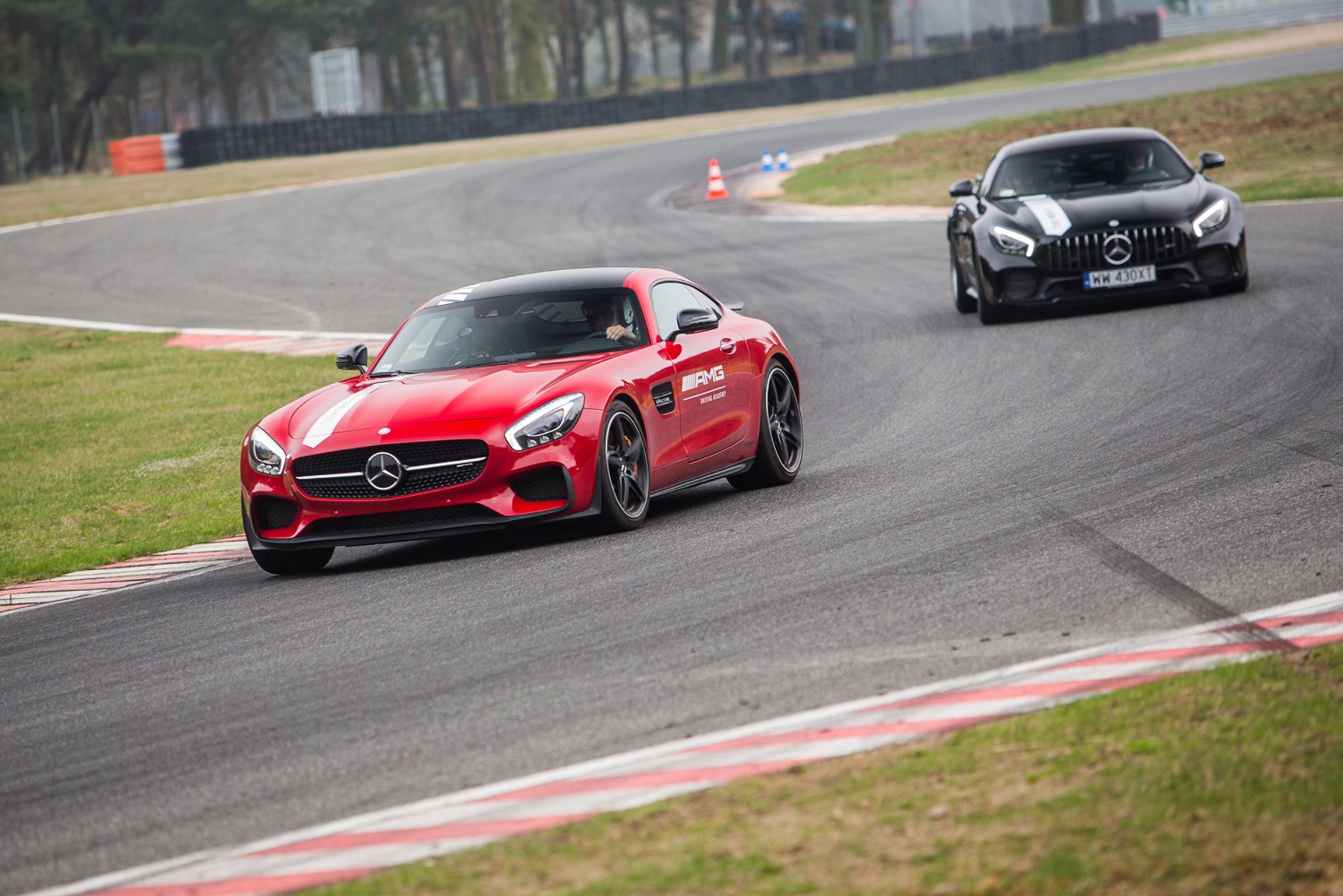 Pokaz mocy i prezentacja nowości – rozpoczęcie nowego sezonu AMG Driving Academy