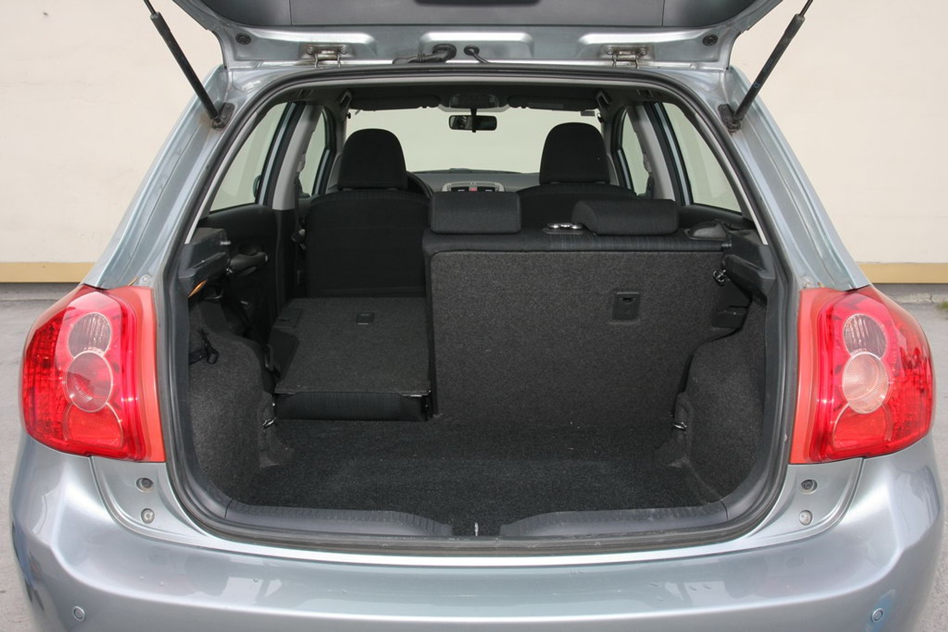 Używana Toyota Auris 1.3 z 2010 r.