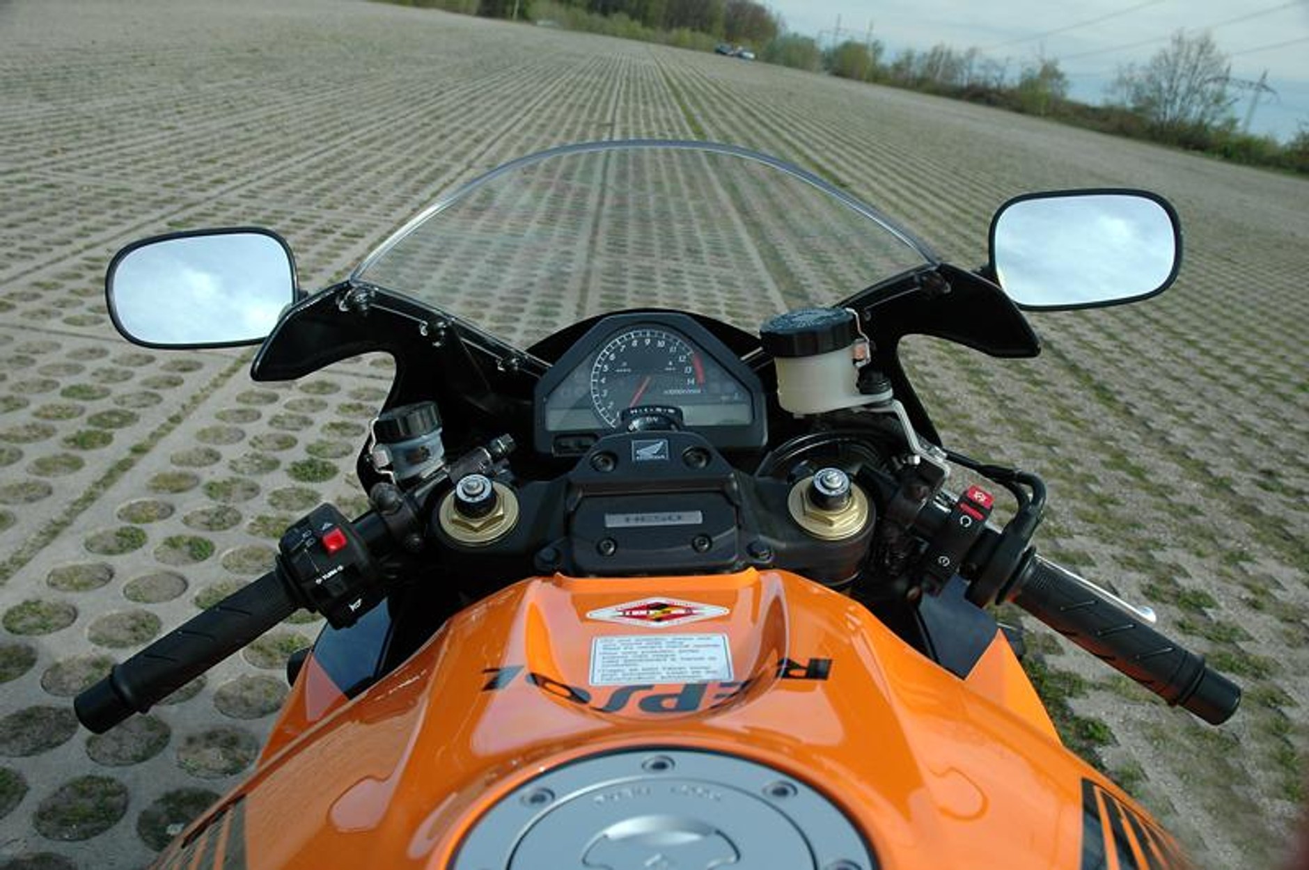 Honda CBR1000RR Fireblade Repsol replika (test)