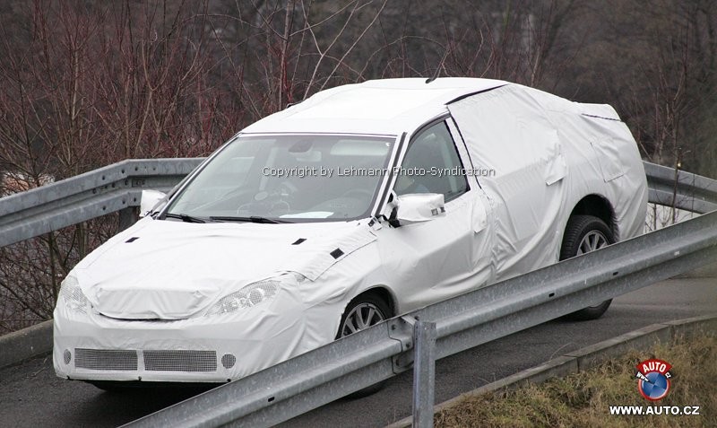 Zdjęcia szpiegowskie: Renault Laguna Sedan (nowe zdjęcia)