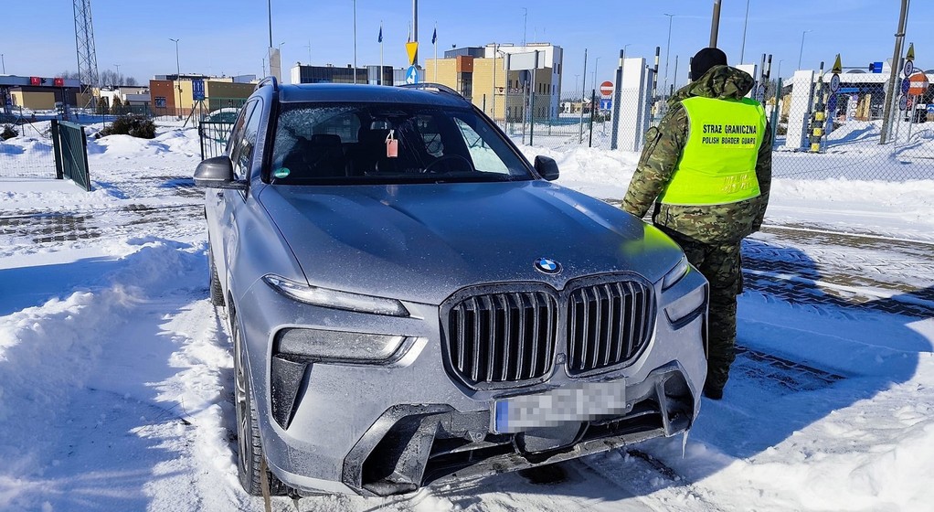 BMW odzyskane na granicy z Białorusią. Samochód nie miał nawet zmienionych rejestracji po kradzieży