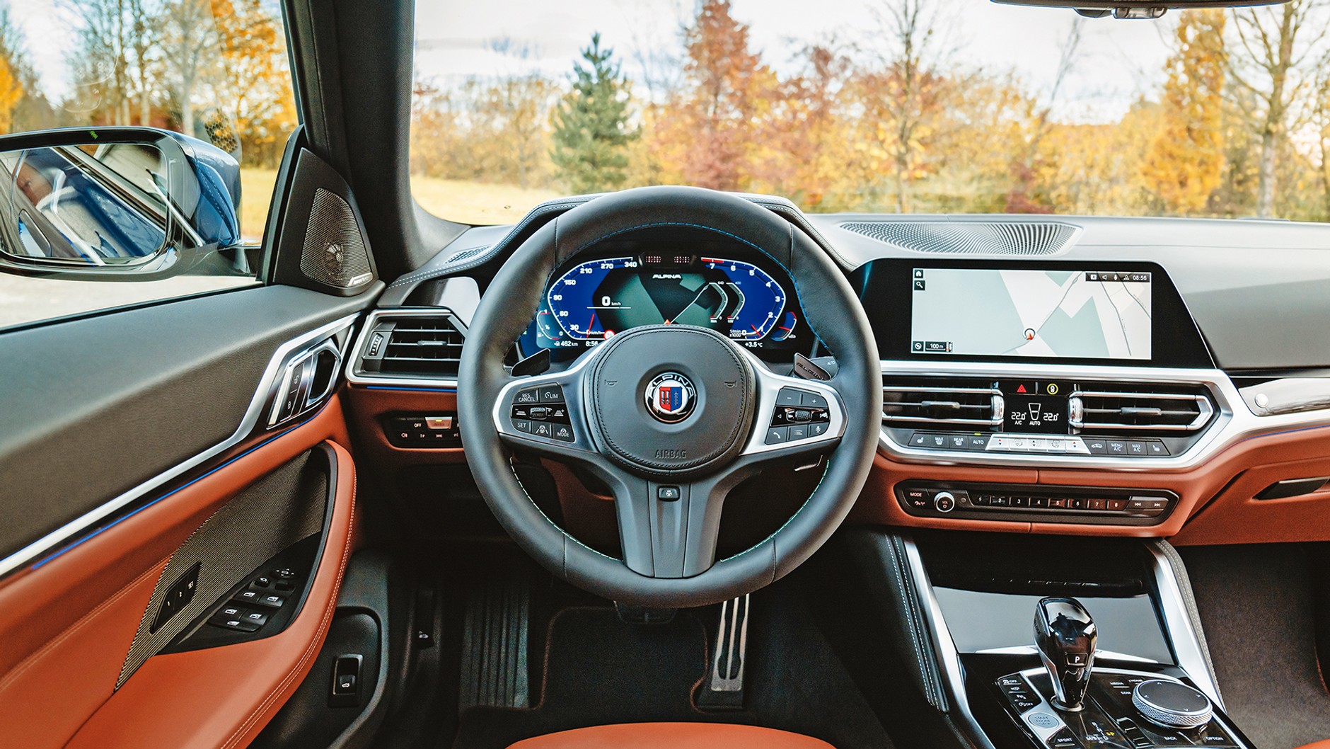 Zmodyfikowany kokpit BMW serii 4 Gran Coupé z "prawdziwą" dźwignią zmiany biegów