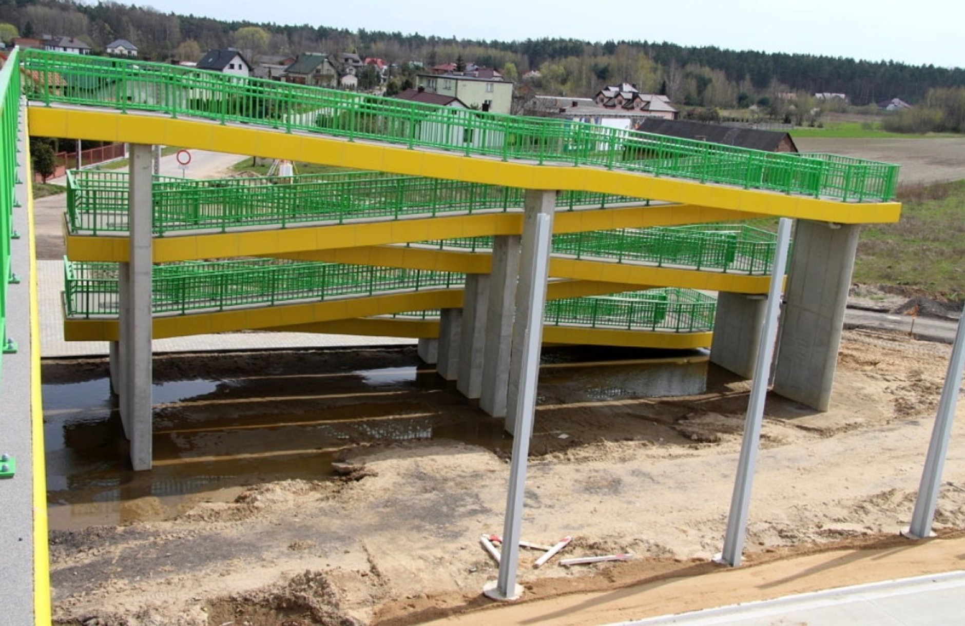 Kładka nad autostradą A1 w Woli Krzysztoporskiej