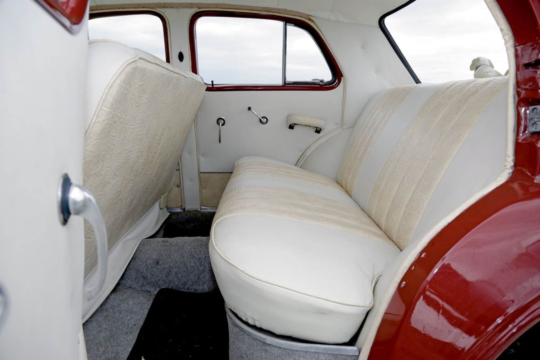 FSO Warszawa 223 - uboga krewna "garbatej"