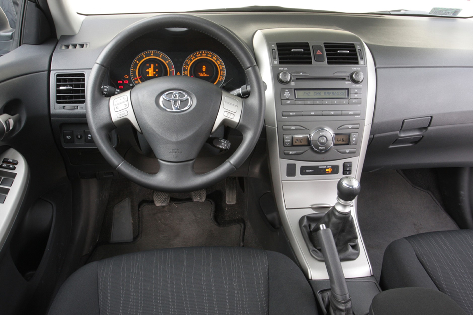 Podobne, a jednak inne - Renault Fluence kontra Toyota Corolla