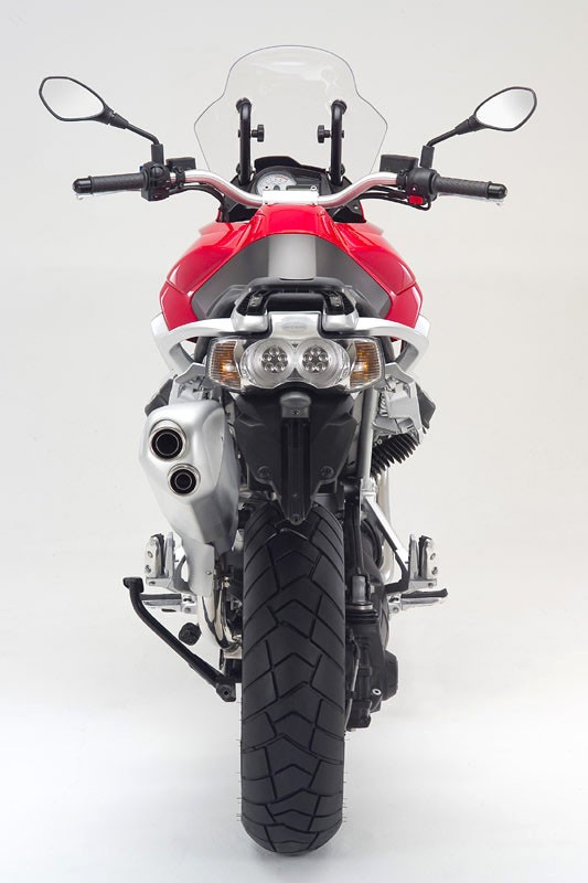 Moto Guzzi Stelvio 1200: duże turystyczne enduro na rok 2008