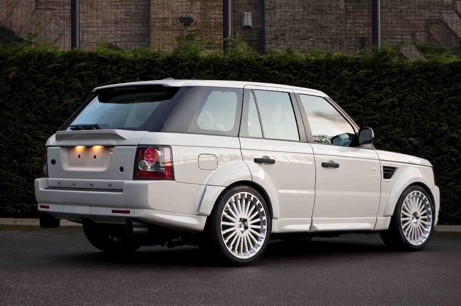 Range Rover Sport - SUV w wydaniu sportowym od KAHN Design
