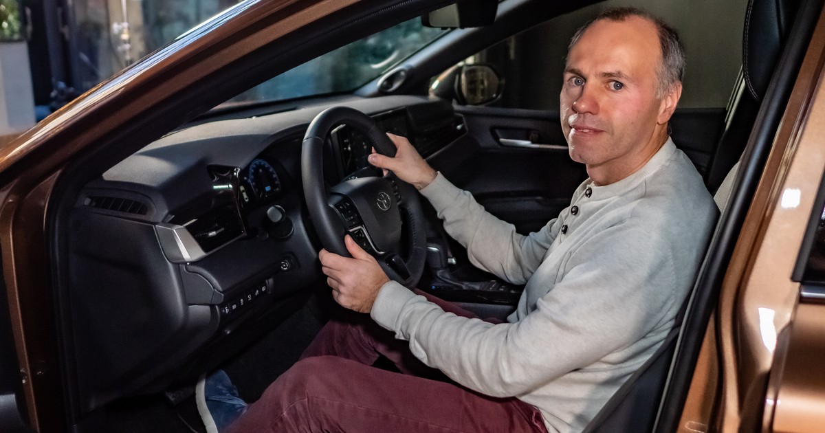 Nowa Toyota Camry. Na zewnątrz podobna do poprzednika, ale w środku to nowa jakość