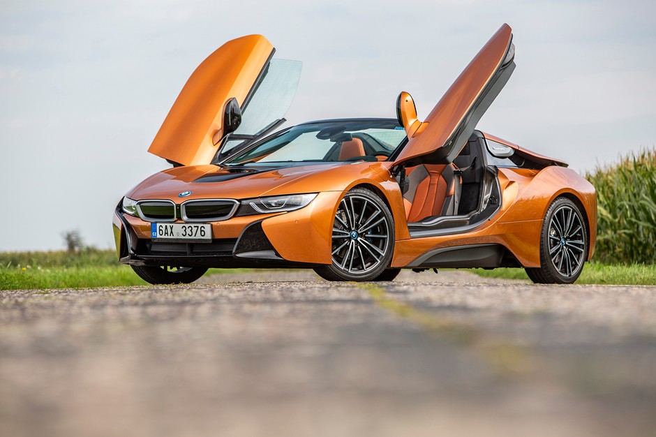 Test BMW i8 Roadster - futurystycznie i luksusowo