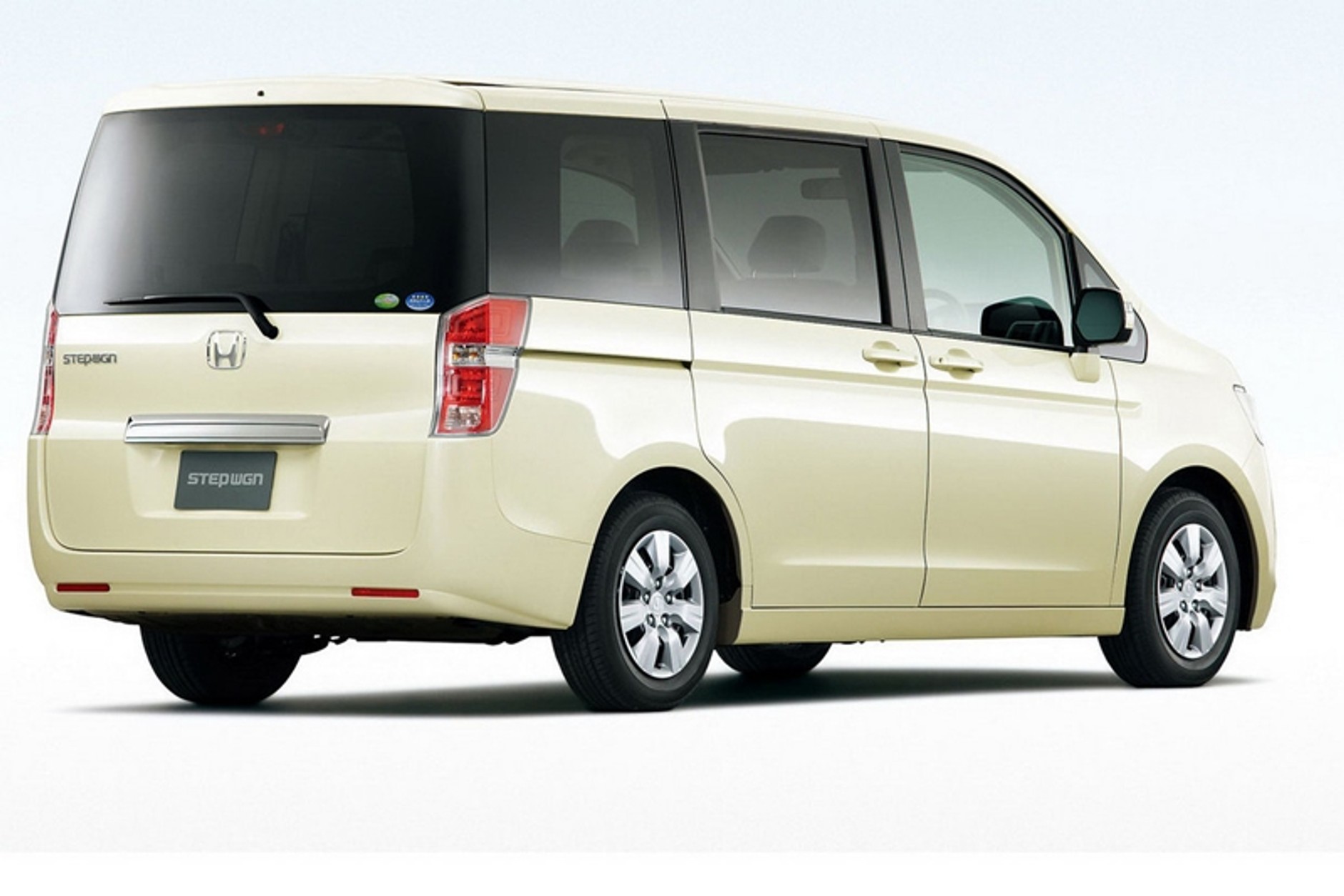 Honda Step Wagon – rekordowe otwarcie na świat