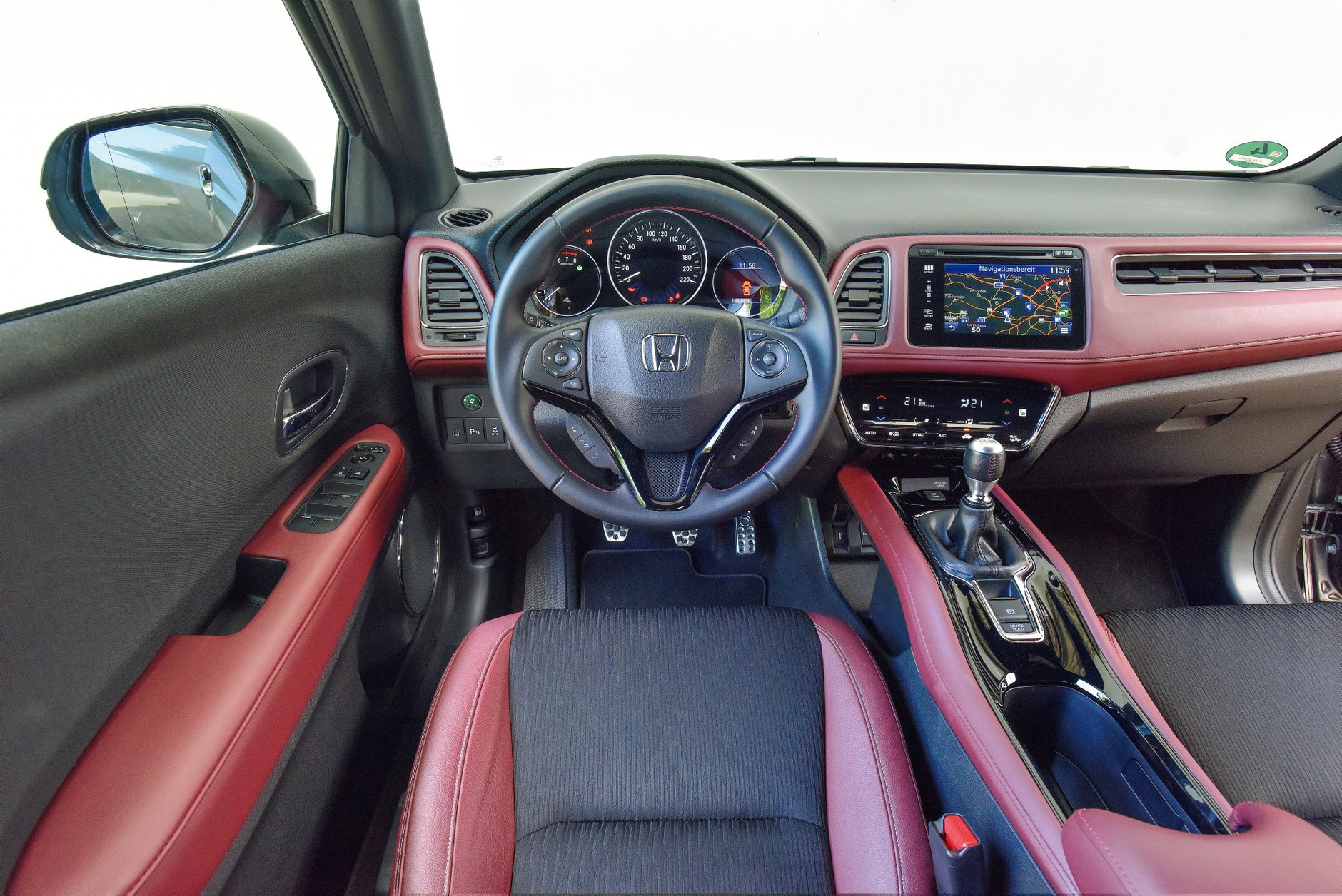 Porównanie: Honda HR-V, Opel Crossland X i Skoda Karoq