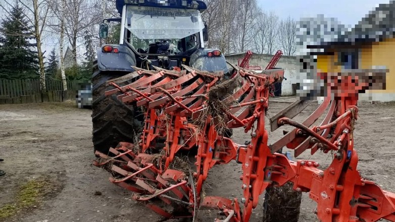 Traktorzysta z promilami pozbawił mieszkańców prądu