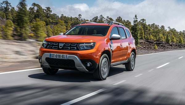 Dacia Duster po liftingu z polskim cennikiem. Jest prestiż, "automat" i 4x4