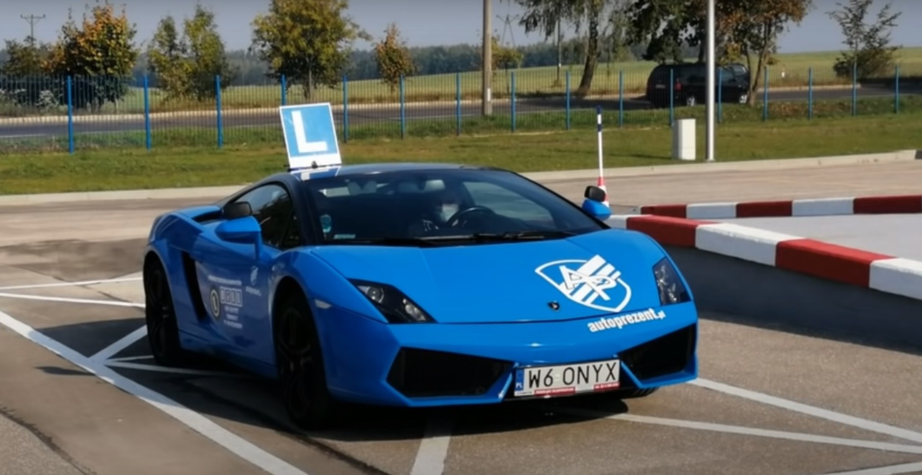 Lamborghini na egzaminie prawa jazdy
