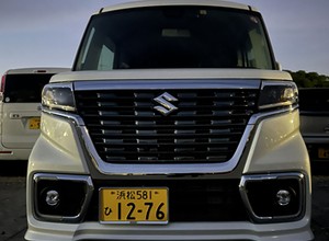 Osobliwe samochody na ulicach Japonii. W Tokio już Suzuki Swift to symbol zamożności [REPORTAŻ]