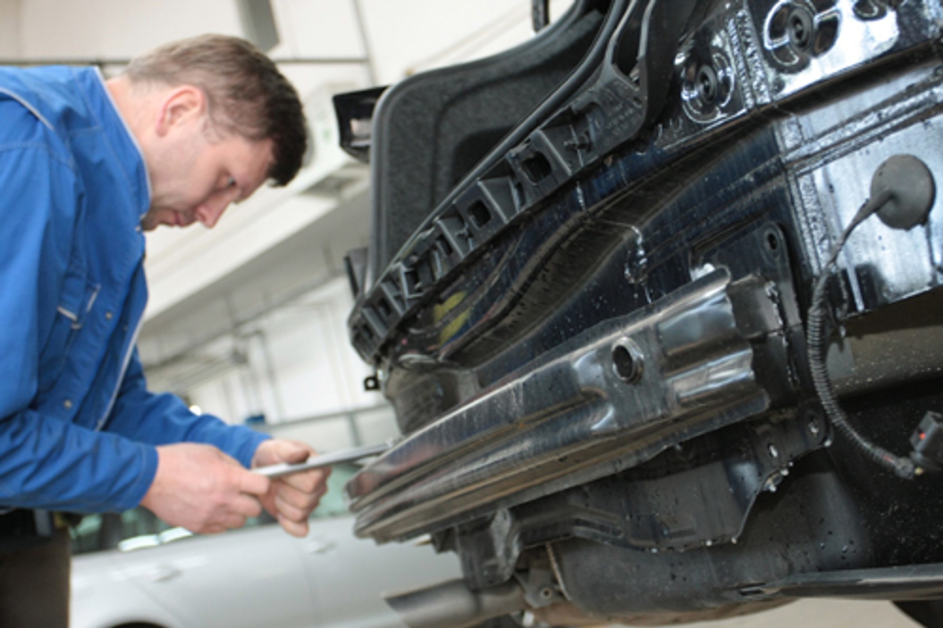 Montaż haka: Czyli zanim pociągniesz przyczepę