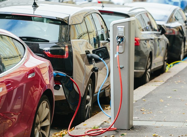 Rusza nowy program dopłat do elektryków. Będzie wyższe wsparcie i będzie można kupić droższe auto